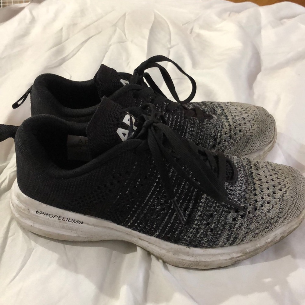 APL techloom black and white shoe